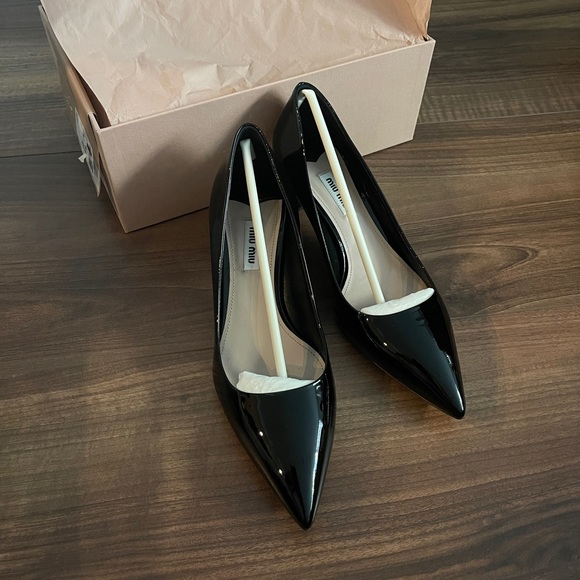 Miu Miu Black Patent Leather Pointed Toe Kitten Heel Pumps + CRYSTAL - Picture 2 of 7